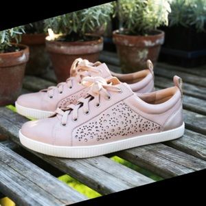 earth tangor sneaker